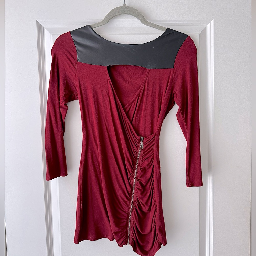 GUESS | cut out top.
